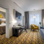 فندق Western Premier Essence 4*