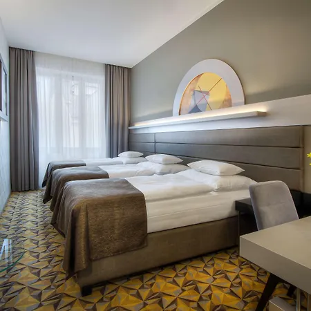 Western Premier Essence Praga