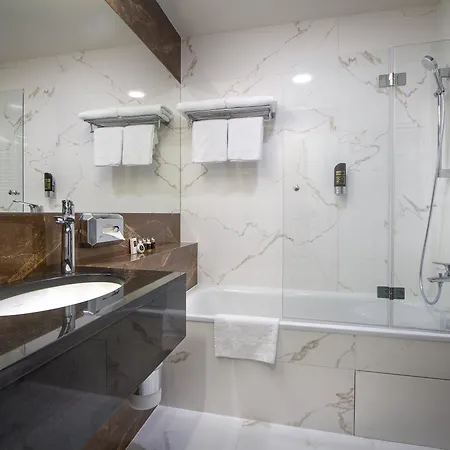 Western Premier Essence 4* Prága